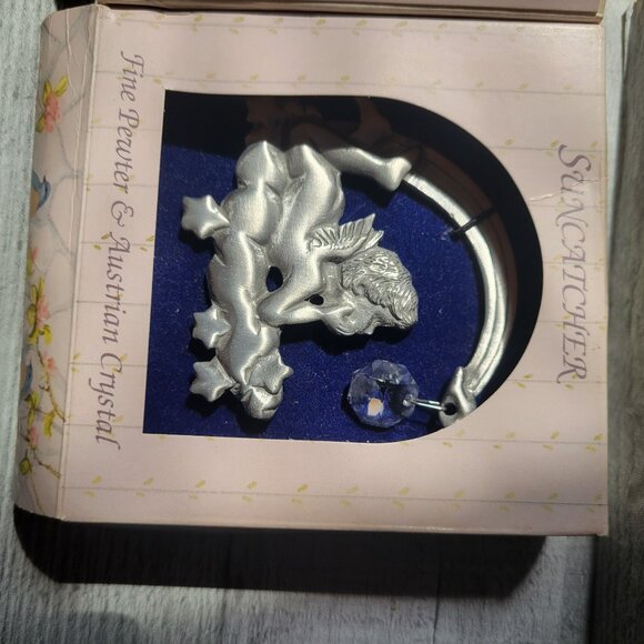 Fine Pewter & Austrian Crystal Angel Suncatcher With Stars & Rainbow Design - Picture 4 of 7